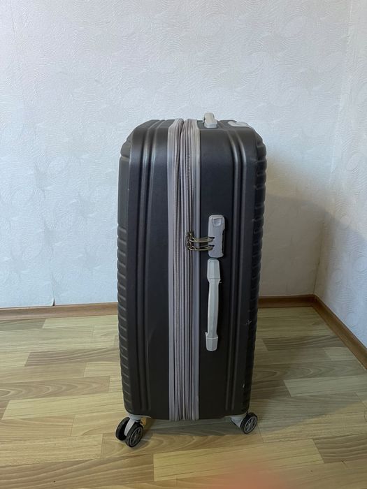Продам большой чемодан