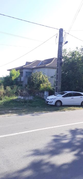 Vând casă în localitatea Albesti și teren intravilan