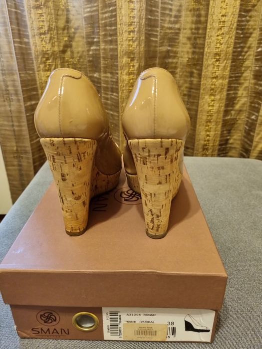 Туфли на танкетке