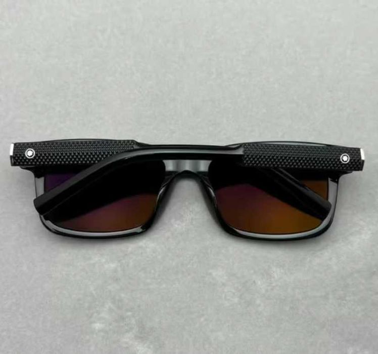 Солнцезащитные очки.