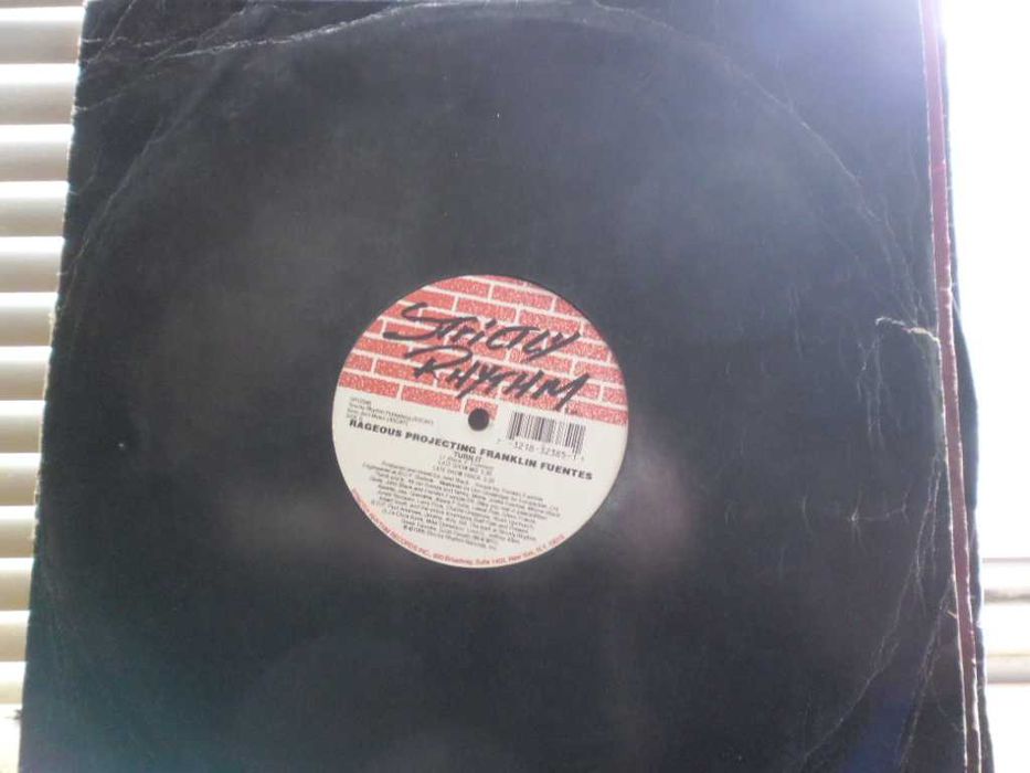 Продавам западни евтини потчти нови грамофонни плочи