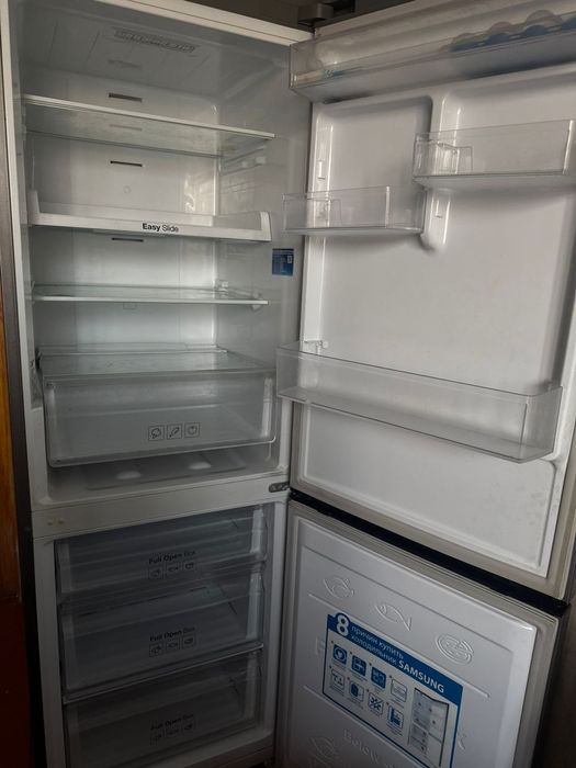 Холодильник Samsung