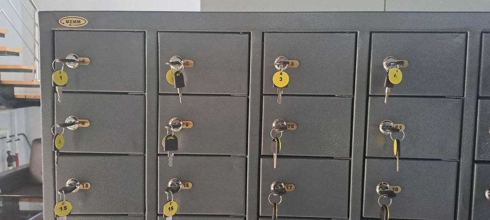 Шкаф металлический для мобильных телефонов