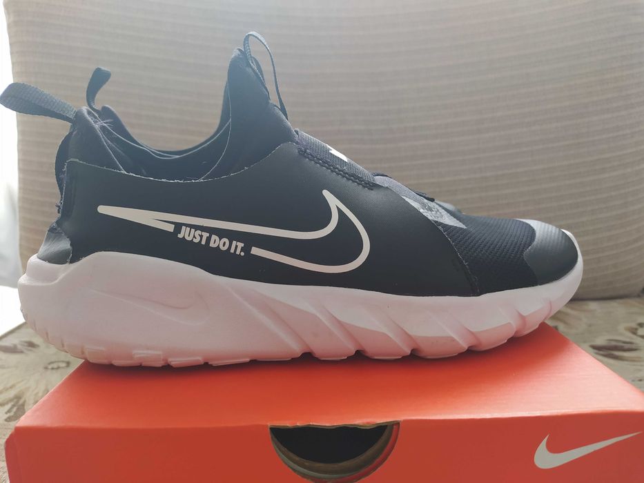 Маратонки- NIKE.Модела е унисекс.