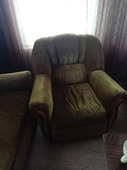 Продам диван и кресло.