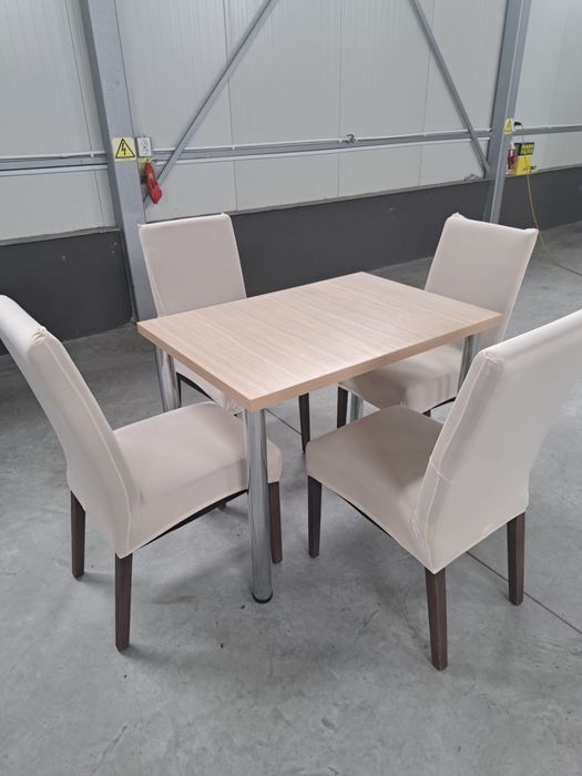 Masa de lemn bucatari dimensiuni 70x100 plus 4 scaune de bucatarie