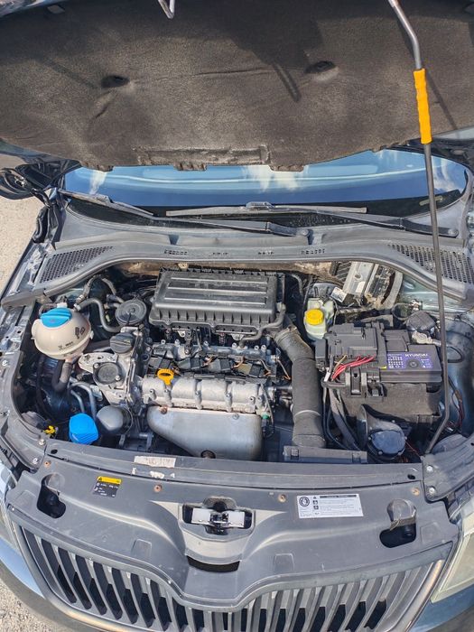 skoda rapid 1. 6  мех. Торг.