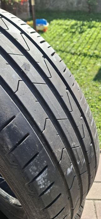 Vând cauciucuri hankook 215/55R18