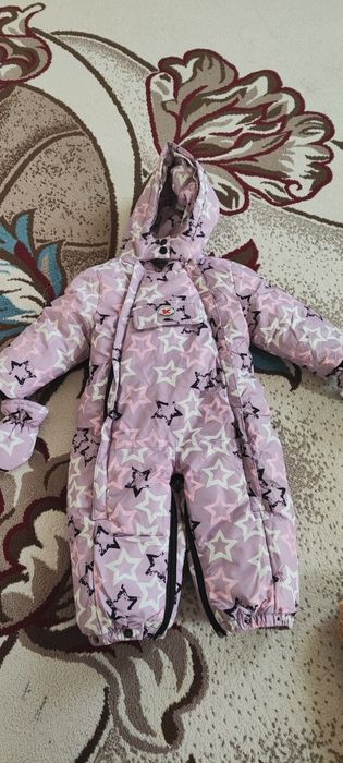 Продам зимний комбинезон для девочки