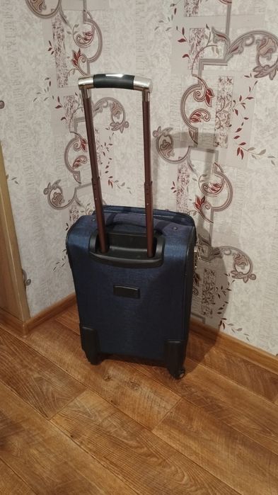 Чемодан на колесиках