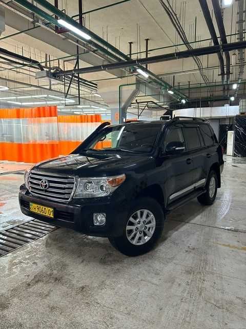 Автомобиль Land Cruiser