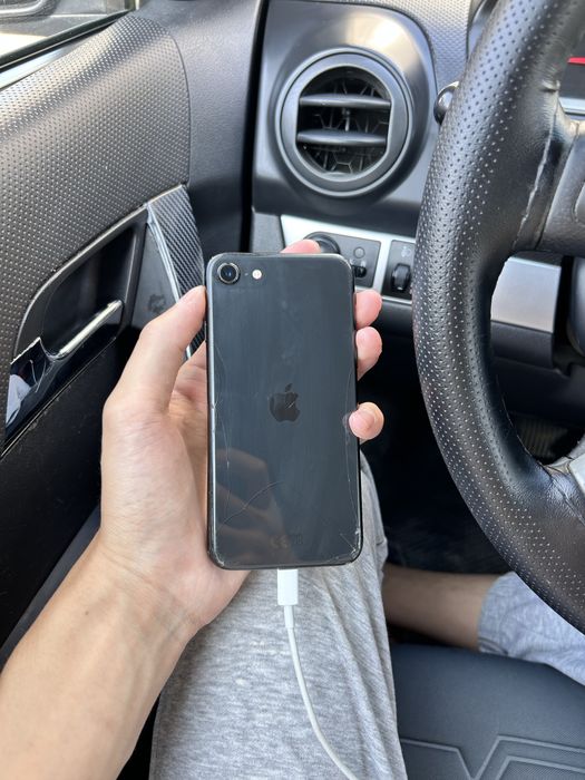 Продам Айфон SE 64gb 74%
