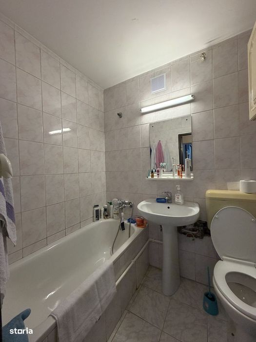 Apartament 4 camere, balcon, Rahova