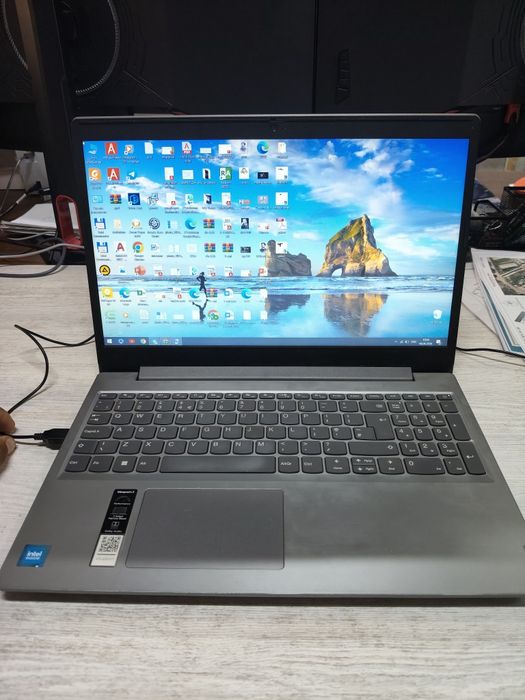 Lenovo noutbuki sotiladi srochna