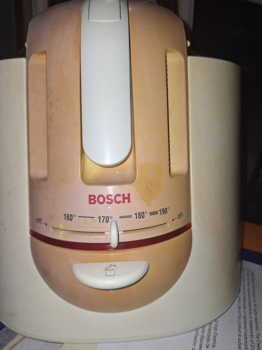 Продавам фритюрник Bosch