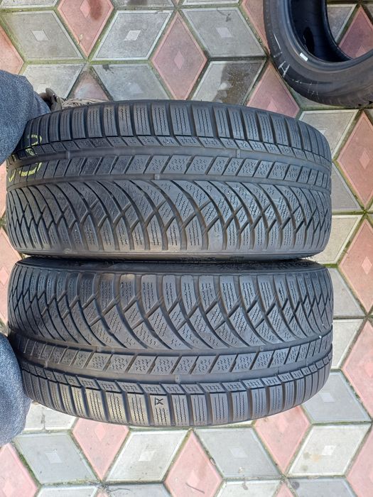Vând 2 anvelope de iarna 245 45 r19 KUMHO foarte bune din 2023