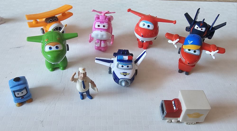 Оригитални трансформиращи се фигурки Супер самолети