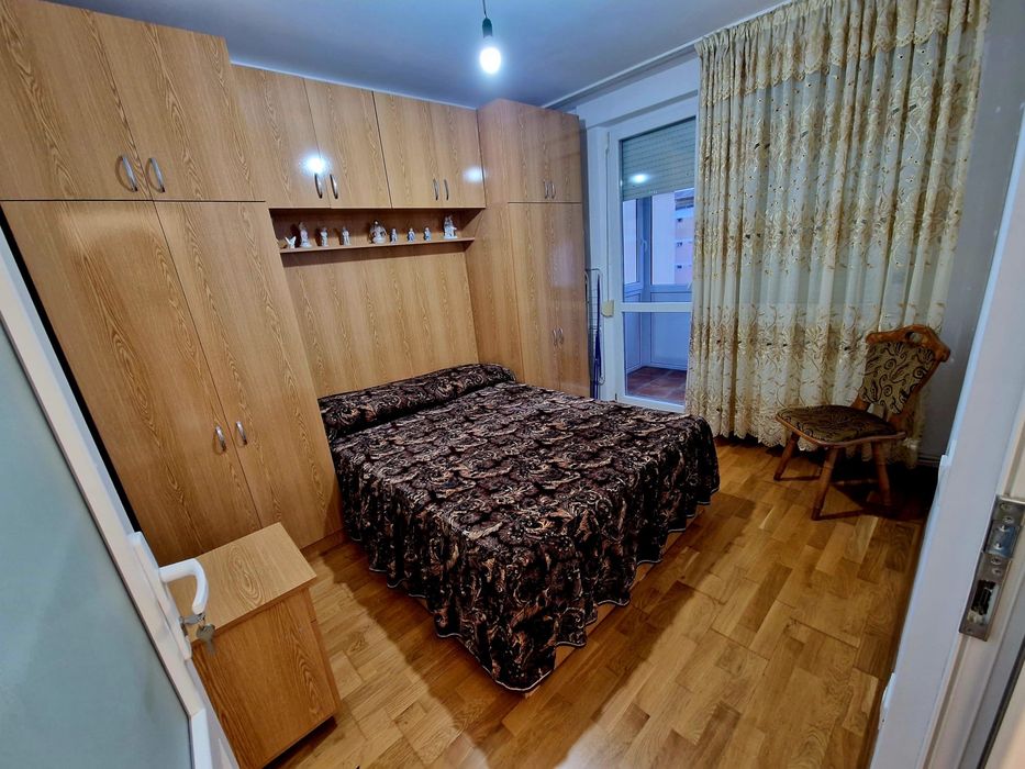 Vand apartament zona calea romanului