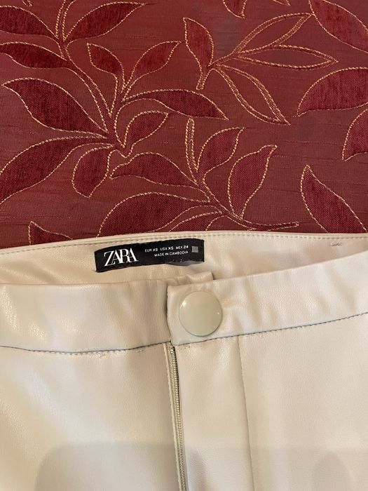Pantaloni crem Zara piele ecologica