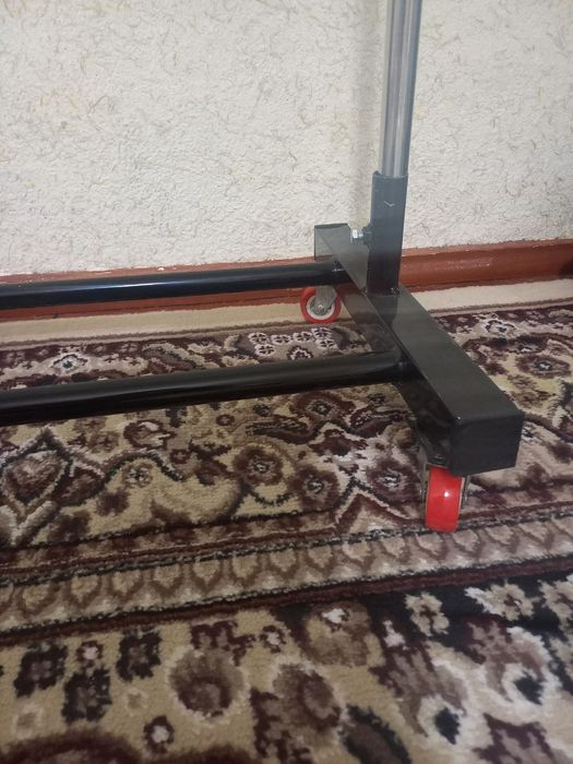 Вешалка на колёсах. Рост 160.