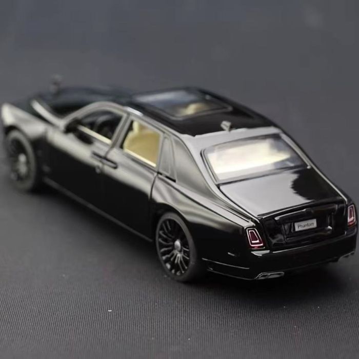 1.32! Rolls Royce Phantom Металлическая модель со светом и звуом