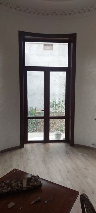 Deraza eshiklarni apshipka qilamiz