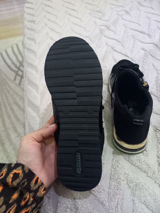 Дамски спортни обувки Remonte