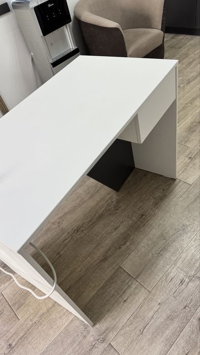 Продам стол для маникюра