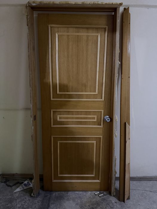 Двери межкомнатные с коробкой и наличником