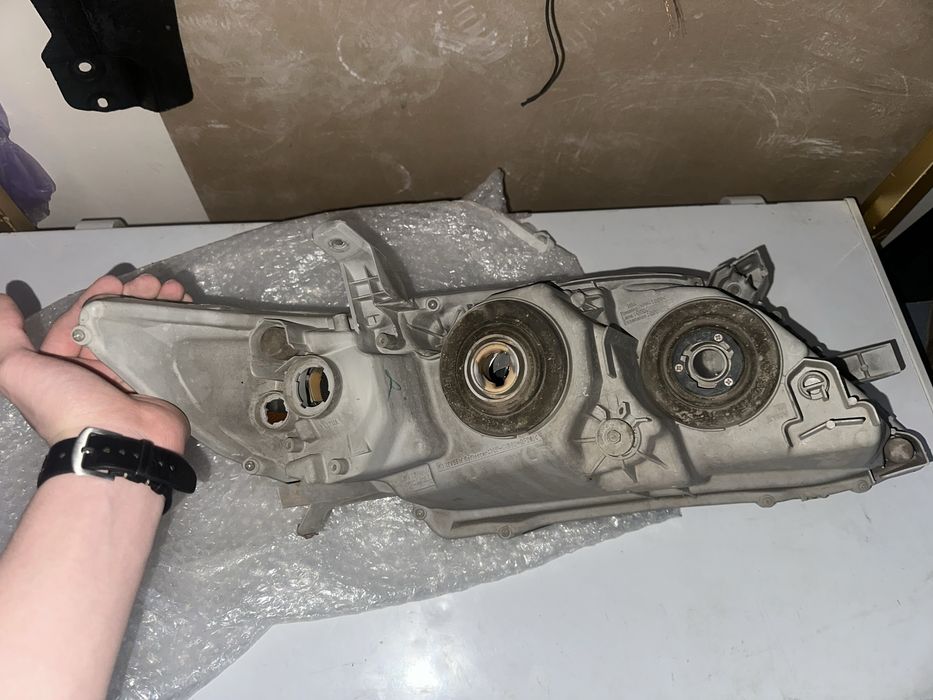 пара фар от камри 40