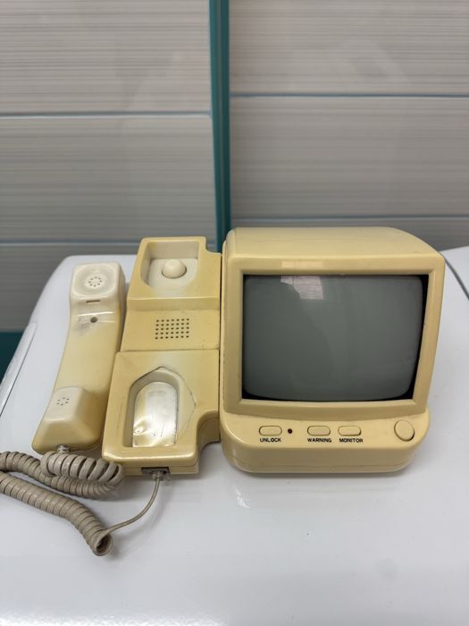 Telefon cu televizor.