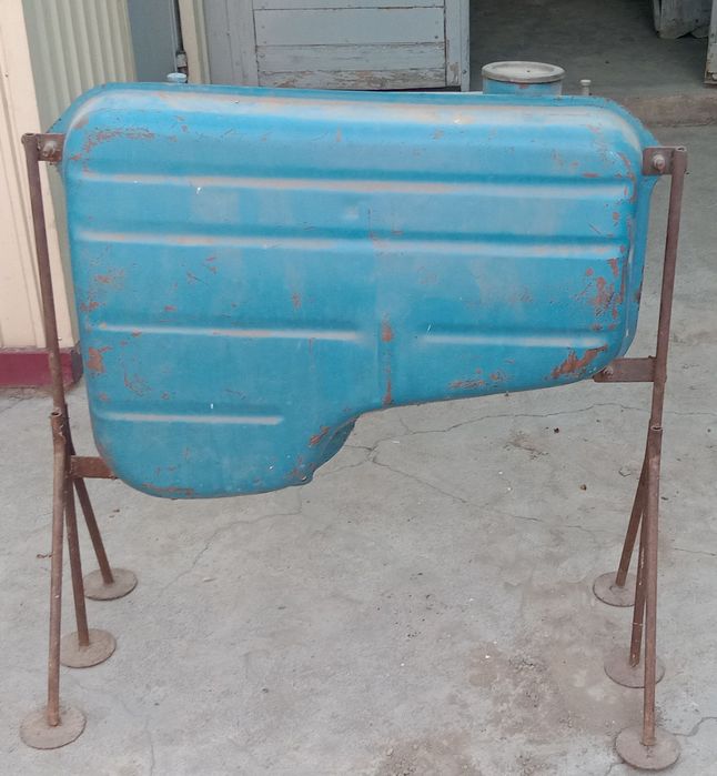 Продам железный бак от трактора
