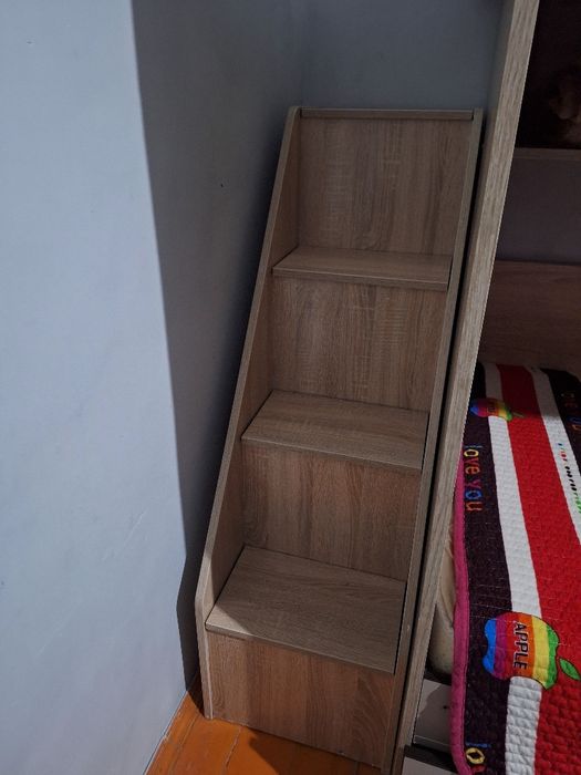 Двухъярусная кровать