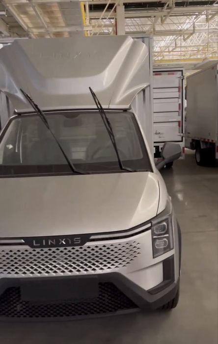 грузовик 3495 кг гибрид 75 км на элекричесве 700 на бензине