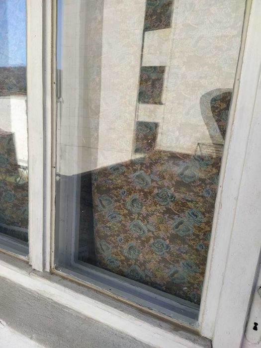 Продавам стара, остъклена, дървена дограма - 5 лв/м2