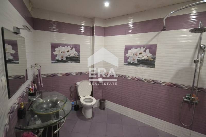 Продава се Тристаен апартамент в Хасково, Център - 100 кв.м за 1377 €/кв.м - Снимка #4