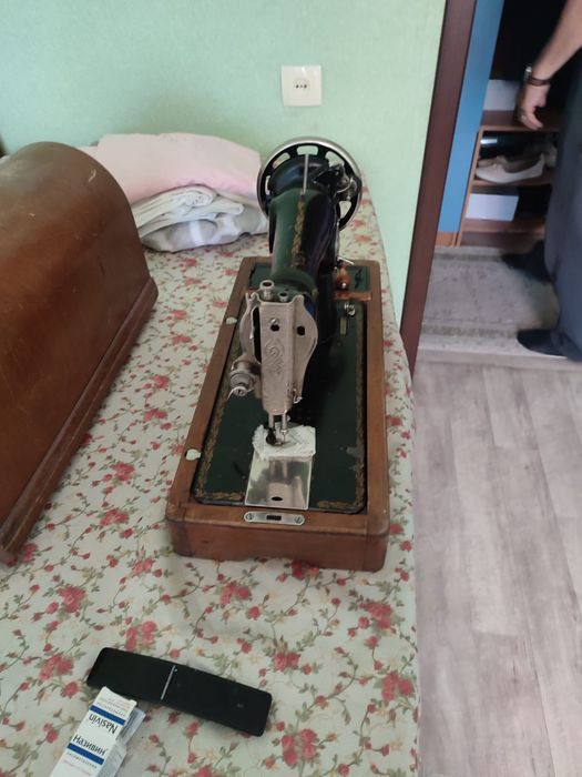 Продаю Ручная швейная машинка