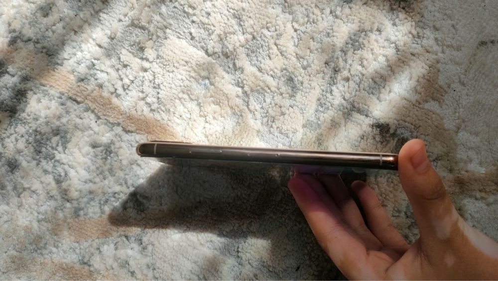 продам iPhone xs