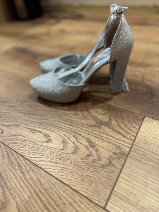 Токчета в сребристо