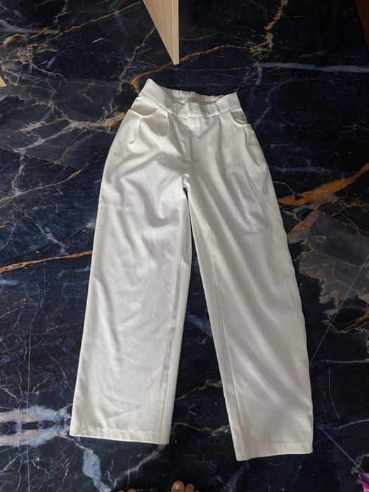 Продам белый класический брюки