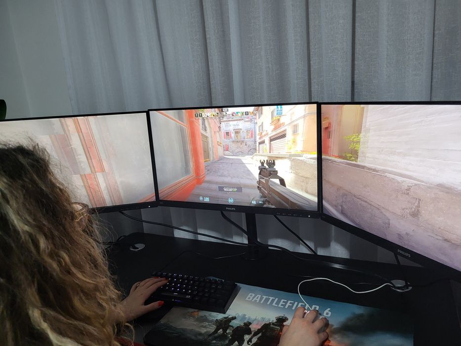 Set up 3 monitoare cu pc unitate complet calculator