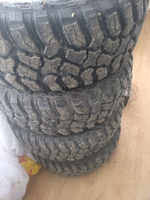 Vând 4 cauciucuri Austone