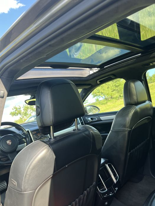 Porsche Cayenne Turbo 2012-4.8 V8 550 Cai