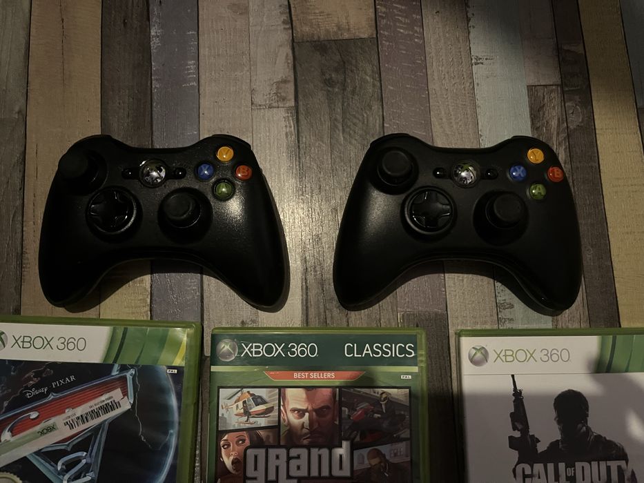 Xbox 360 manete si jocuri