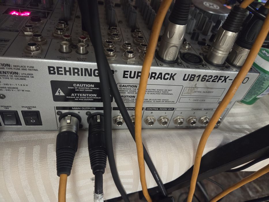 Продавам миксер Behringer UB1622FX-PRO