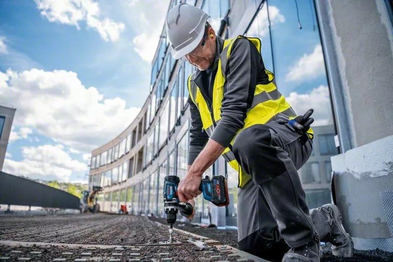 Аккумуляторная дрель-шуруповерт BOSCH GSR 18V-150 C