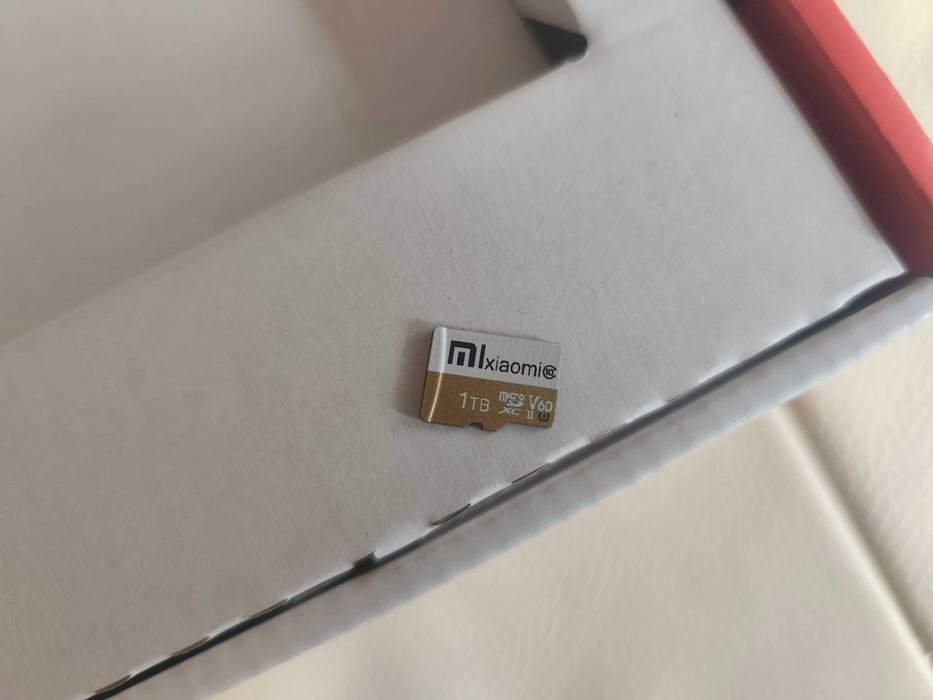 Nintendo Switch комплект + 1TB microSD + FIFA 21 – Отлично състояние