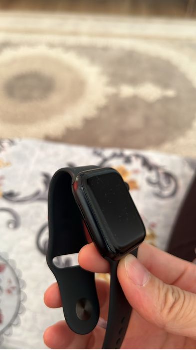 Продам Apple watch se2