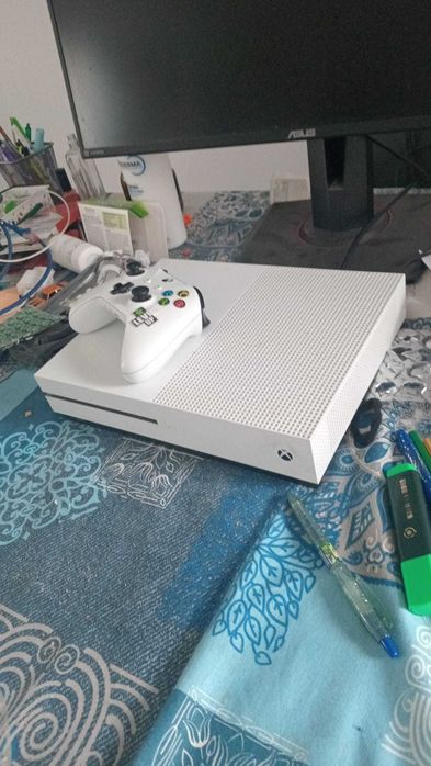 XBOX one s 450 lei