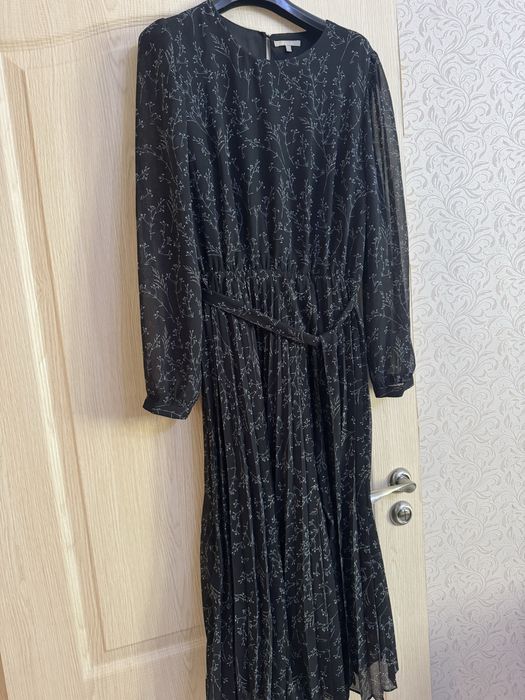 Женский платье нарядный